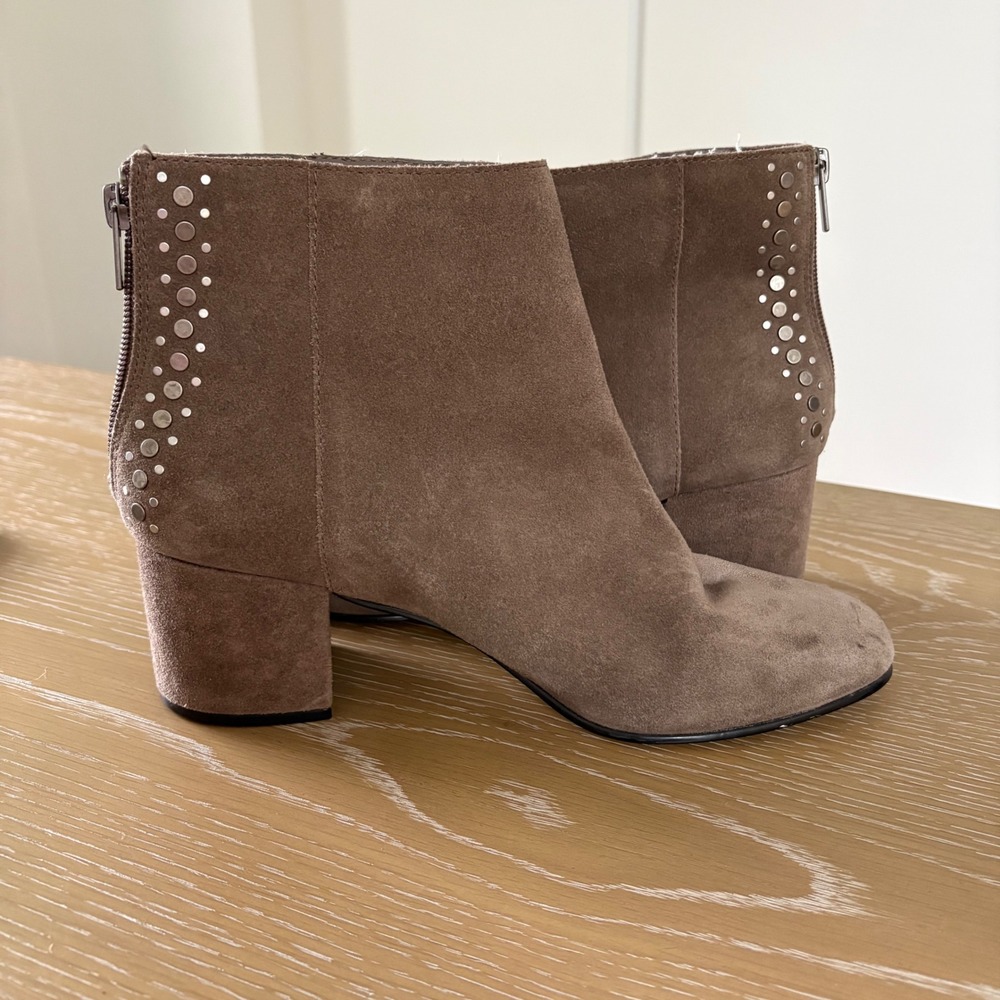 Lord & Taylor 424 Fifth Taupe Suede Studded Ankle Boots Block Heel Size 10M/40 - Picture 6 of 10